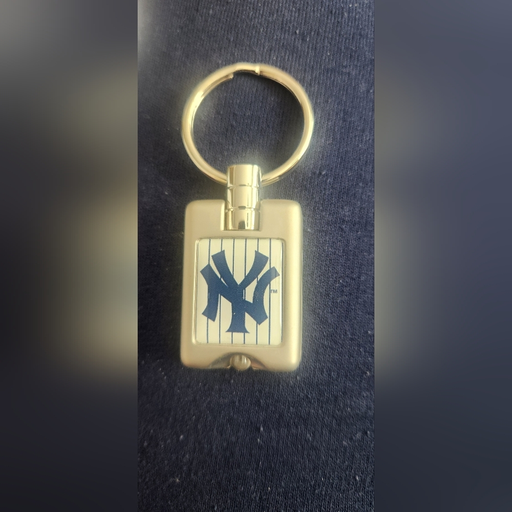 Rare Yankees Strip Logo Flashlight Key Chain Concord Industries